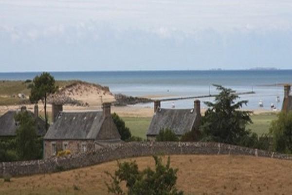 Отель La Baie Regneville-sur-Mer Экстерьер фото