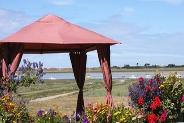 Отель La Baie Regneville-sur-Mer Экстерьер фото